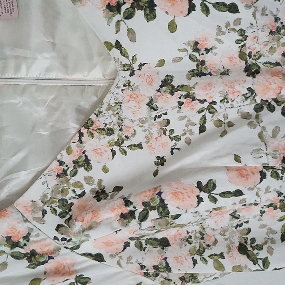 Forever 21 Contemporary Floral Sheath Dress - Picture 2 of 5